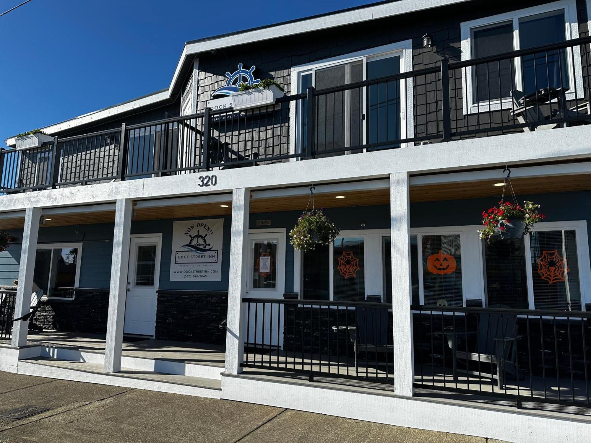 Dock Street Inn Westport Exterior photo